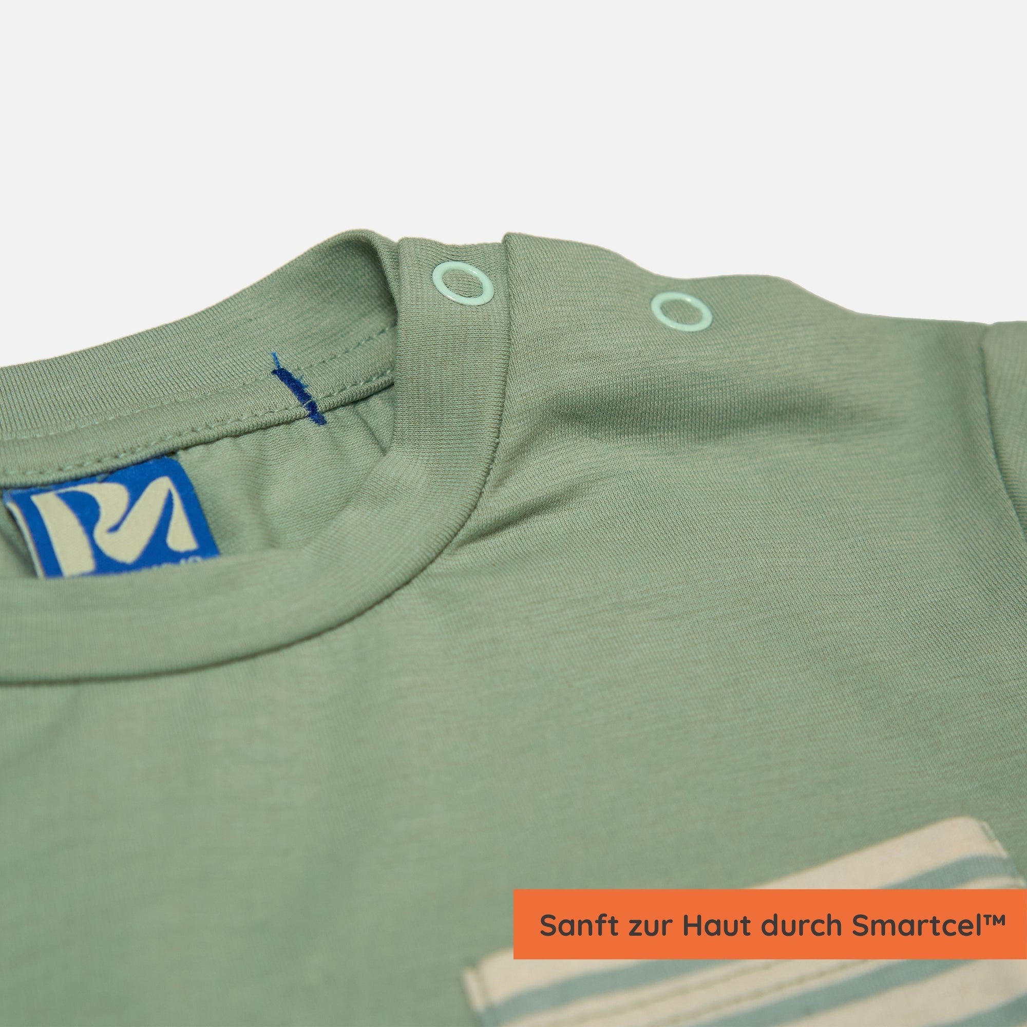 Detailansicht Druckknöpfe: Shirt mit Brusttasche und UPF50+ als UV-Schutz Kleidung für Kinder.
