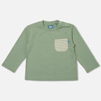 Frontansicht: Shirt mit Brusttasche und UPF50+ als UV-Schutz Kleidung für Kinder.