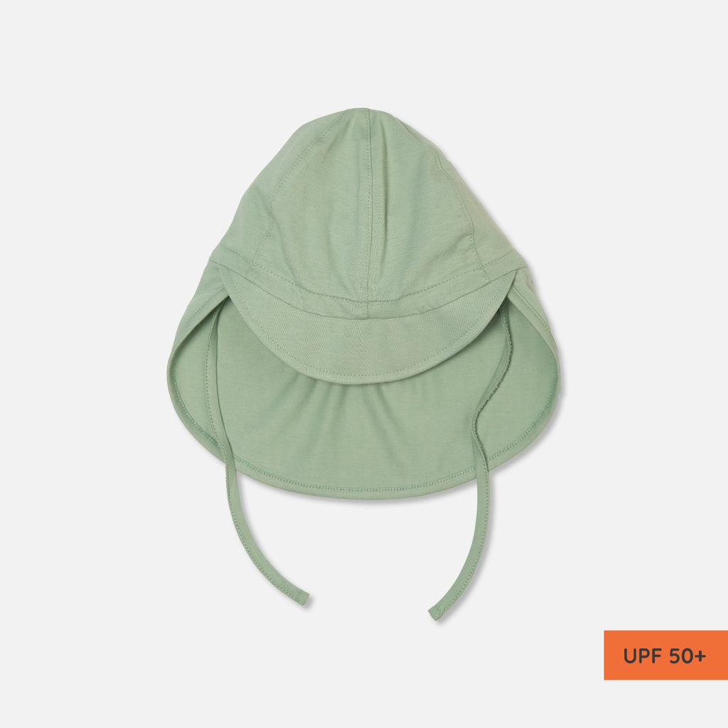 Frontansicht: UPF50+ Sonnenhut mit Schirm und Nackenschutz als UV-Schutz Kleidung für Kinder.